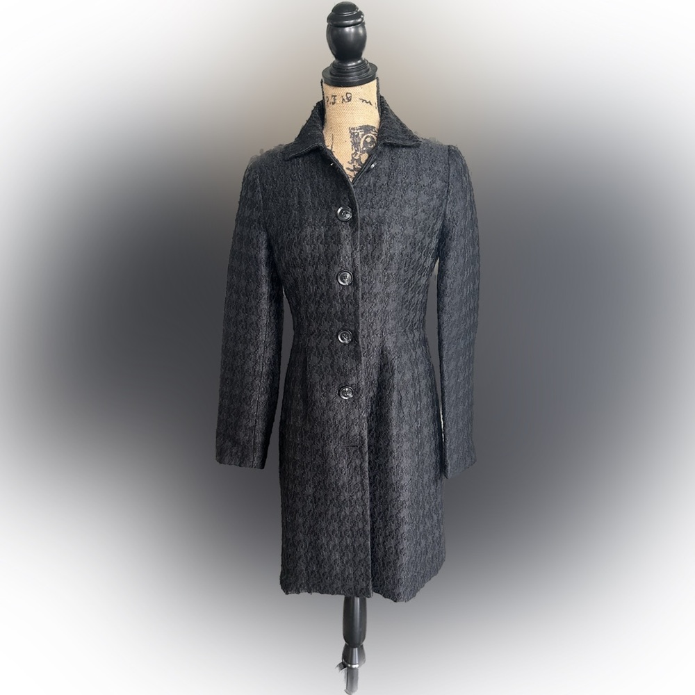 Women’s vintage 2012 Banana Republic Textured Black wool coat. Extra small